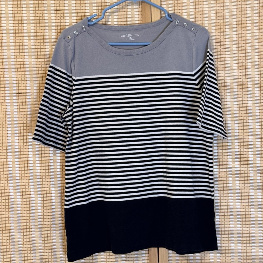 Croft & Barrow Womens XL Top Stripes Gray Black Short Sleeve Coastal Resortwear
